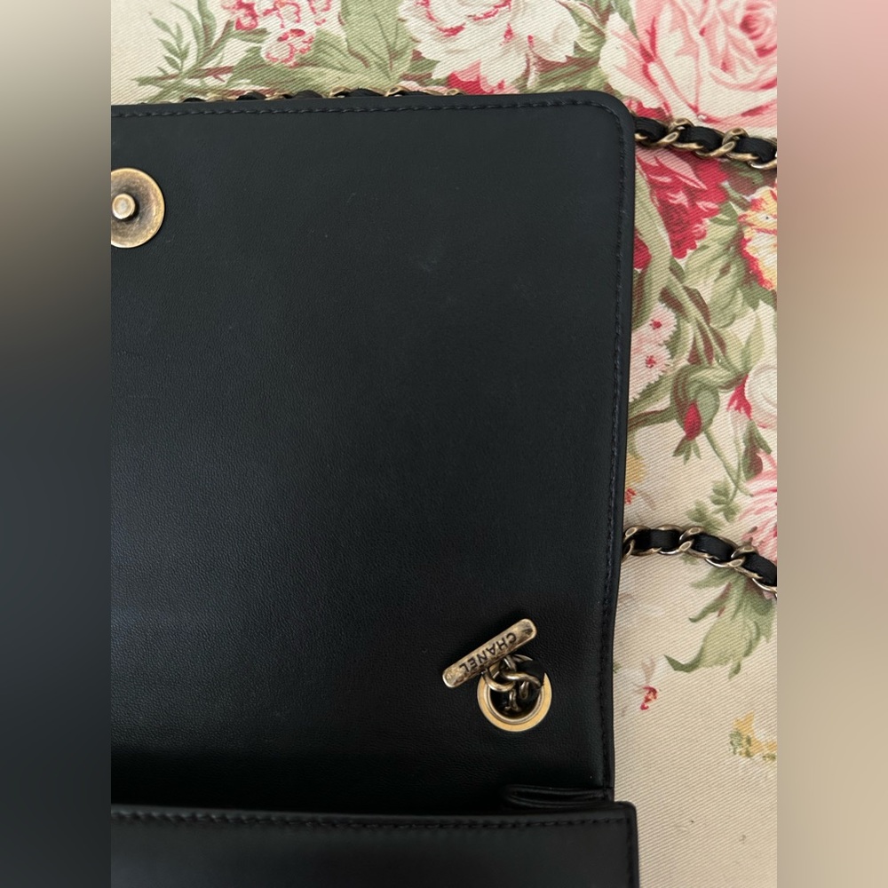 Authentic Chanel Purse. - Picture 7 of 12